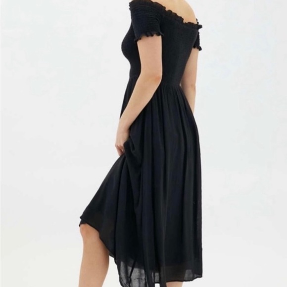 Urban Outfitters Dresses & Skirts - Urban Outfitters Off-Shoulder Black Ruffled Dress | Size S